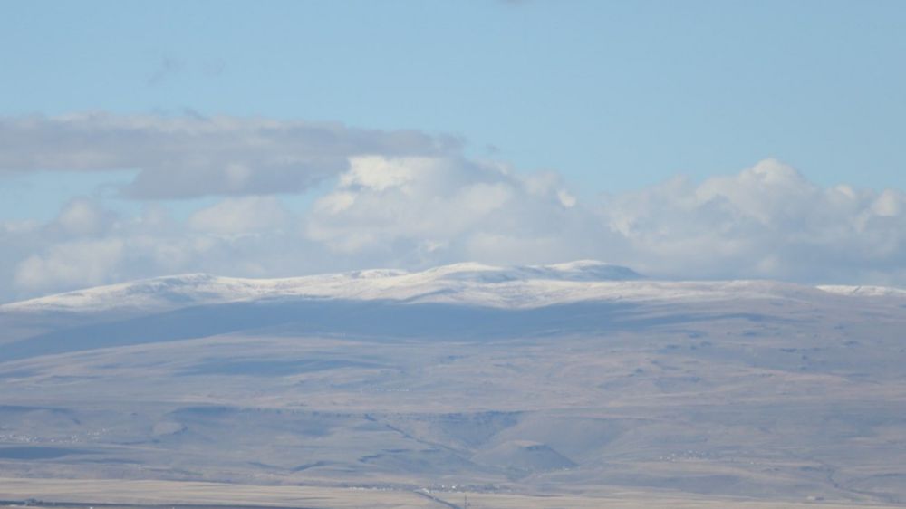 Kars'ın Yüksek kesimleri kar beyaz oldu