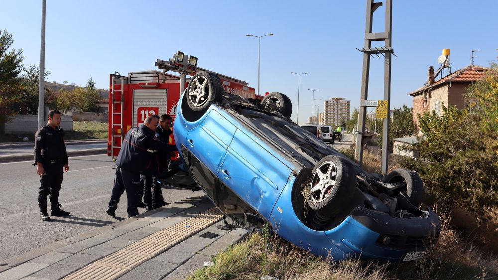 Kayseri'de otomobil takla attı: 3 yaralı