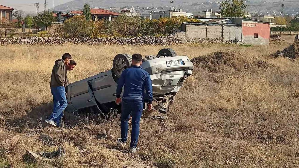 Kayseri'de otomobil takla attı