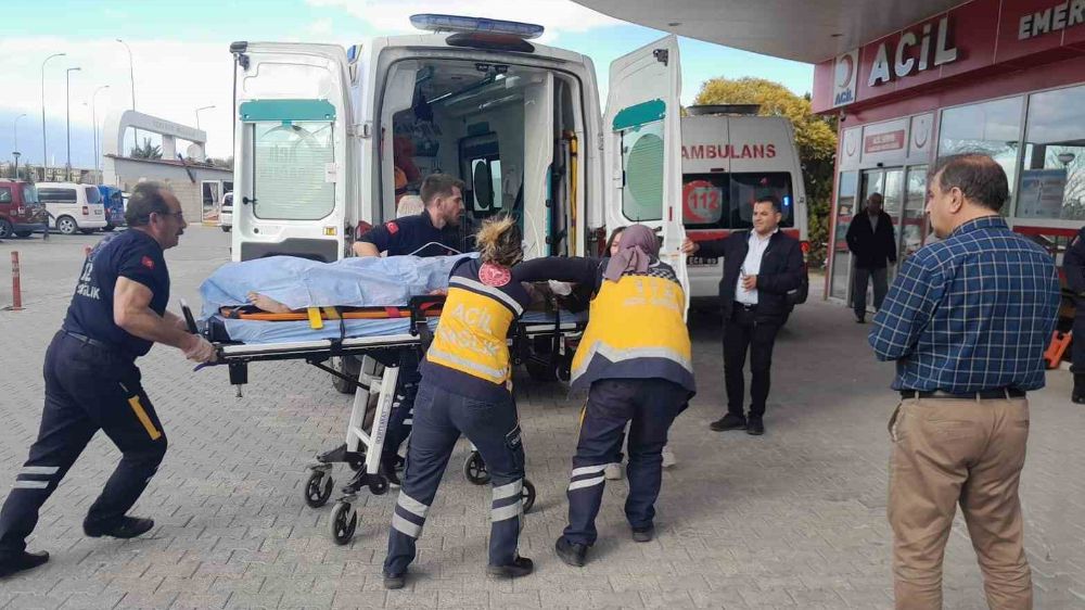 Konya’da Sosyal Hizmet Merkezi hizmet aracı kaza yaptı 4 görevli yaralı