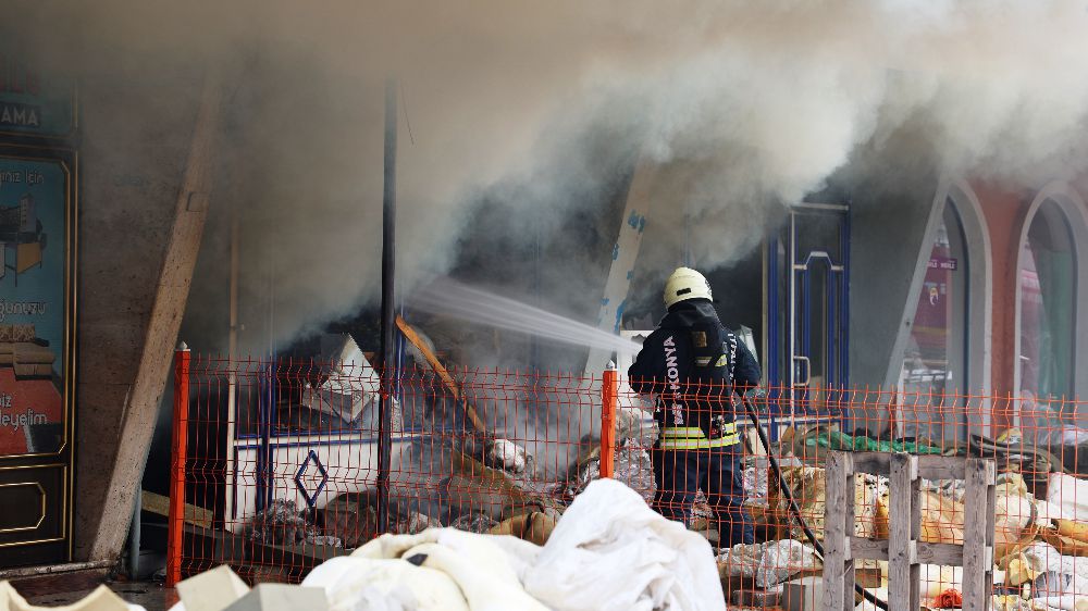 Konya’da sünger fabrikasındaki yangın korkuttu
