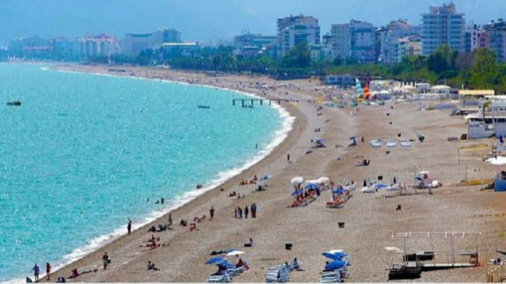 "Konyaaltı Sahili: Antalya'nın İncisi | Doğal Güzellikleri ve Tarihi Zenginlikleriyle Bilinen Tatil Cenneti"