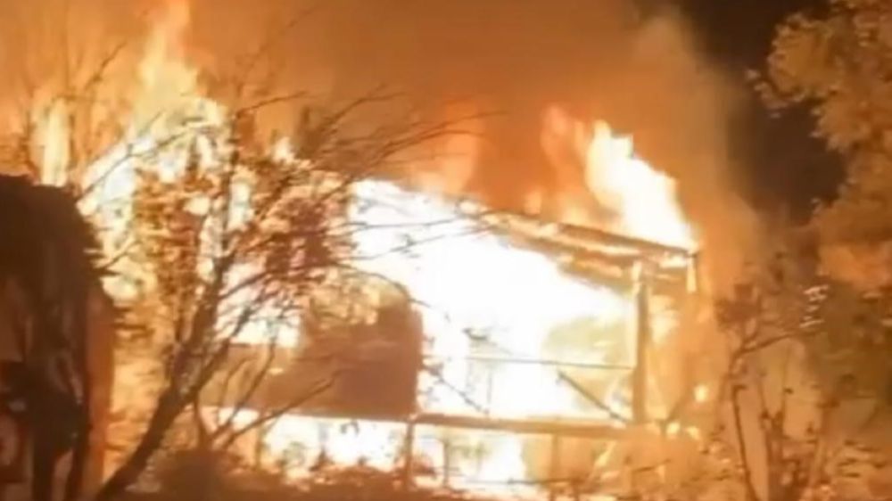 Marmaris'te ahşap bungalov alev alev yandı