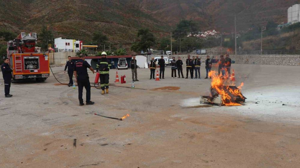 Marmaris’te itfaiyeden polise yangın eğitimi verildi