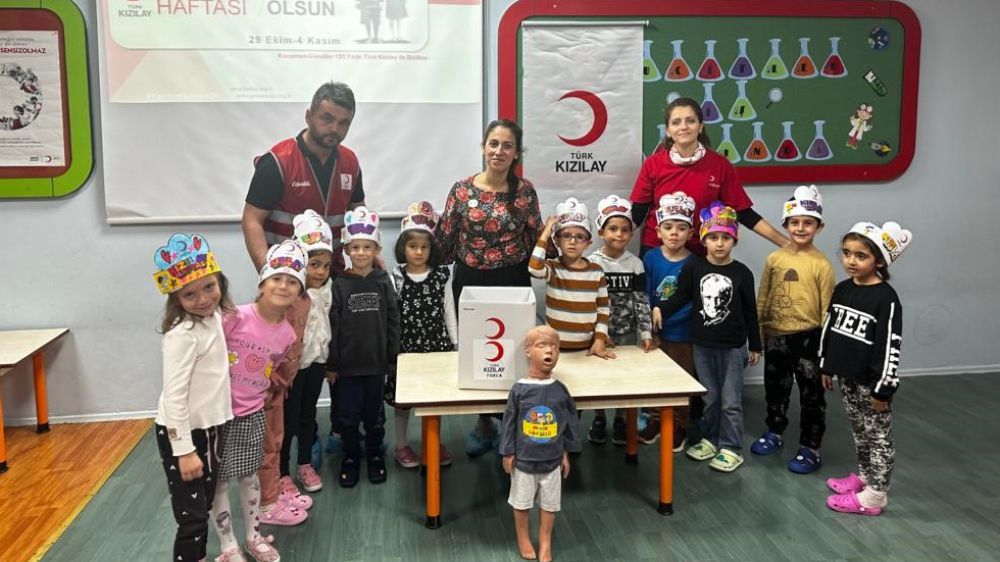 Mehmetçik Anaokulu öğrencilerinden Kızılay'a yardım