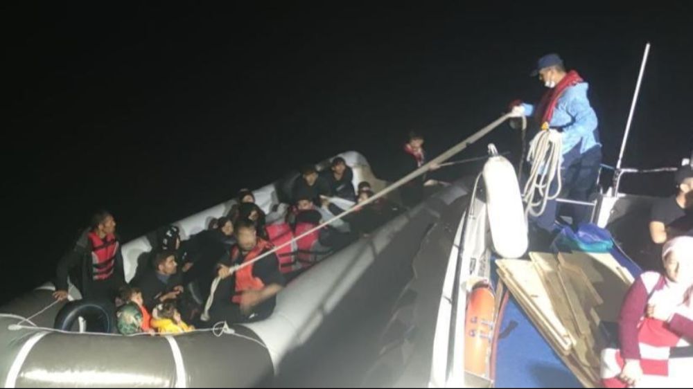 Motorunu söktükleri lastik bottaki 36 kaçak göçmeni ölüme terk ettiler