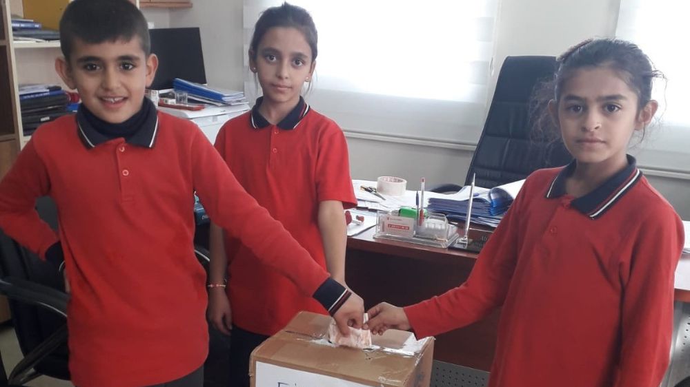 Öğrenciler kumbaralarını Filistin halkına bağışladı