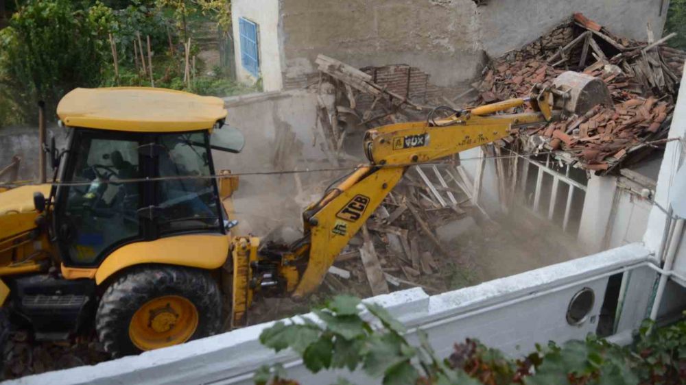 Osmangazi’de metruk binaların yıkımı başladı 