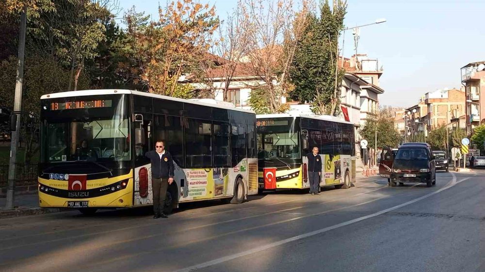 Otobüs şoförlerinden Atatürk'e saygı duruşu