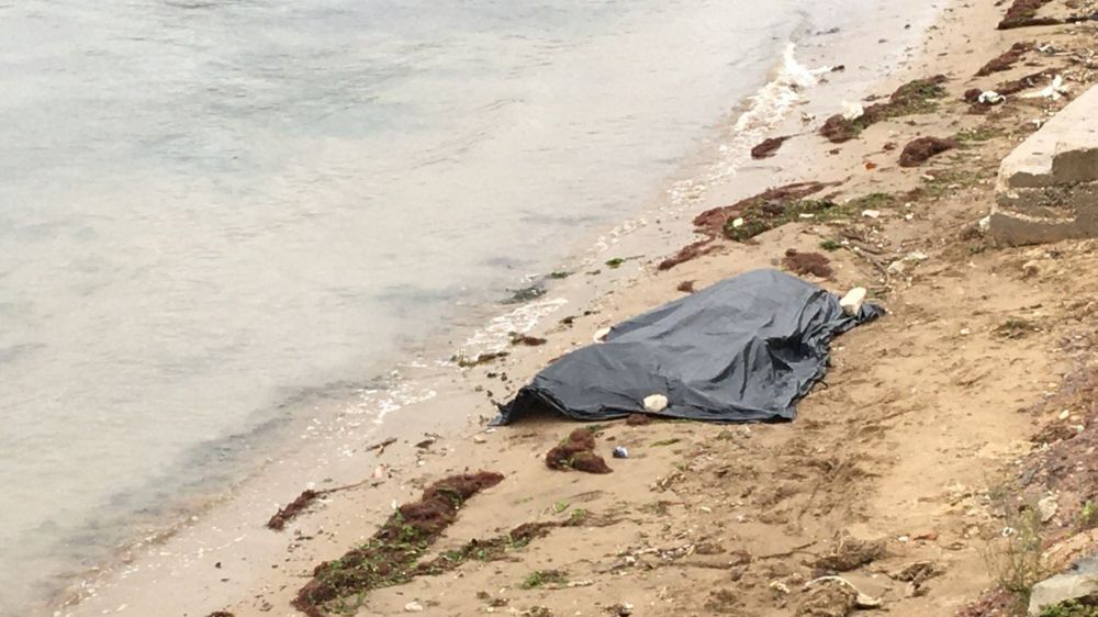 Sahil kıyısında kadın cesedi