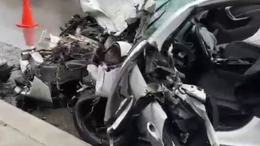 Sakarya'da hurdaya dönen otomobilde sıkışan kadın sürücü yaralandı