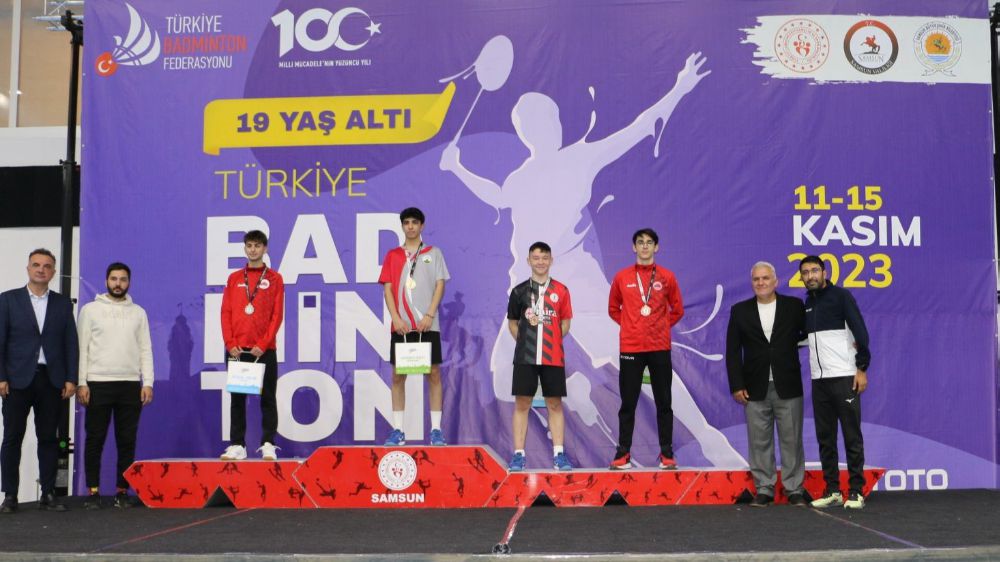 Samsunlu sporcular badmintonda Türkiye Şampiyonluğu elde ettiler