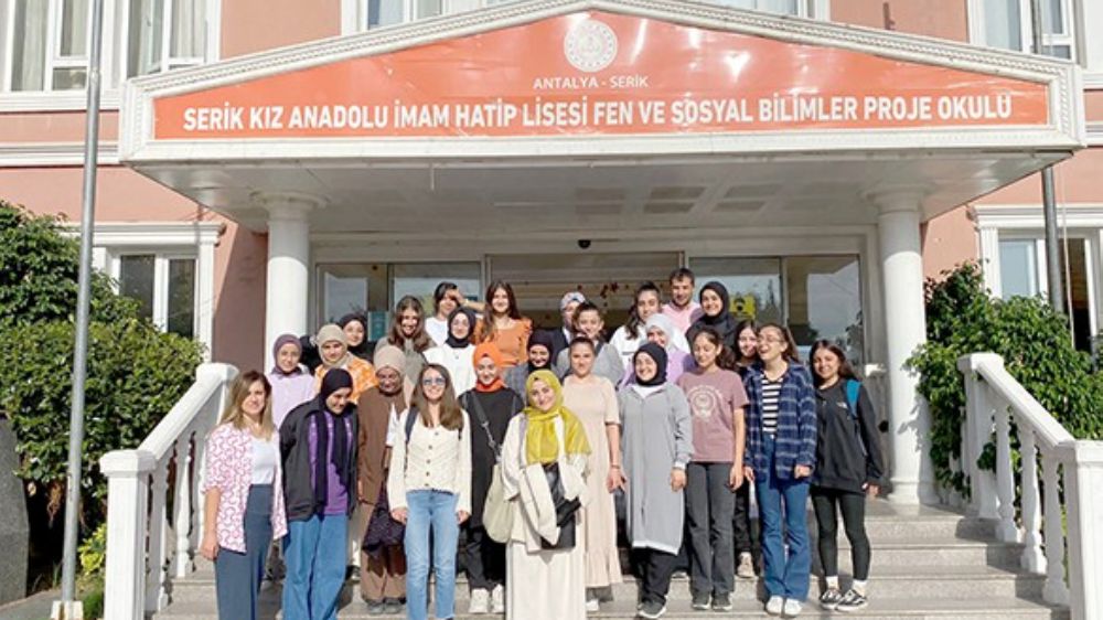 Serik Kız Anadolu İmam Hatip Lisesi, Gaziantep Şehitkamil Belediyesi Kız Anadolu İmam Hatip Lisesi’ni ağırladı