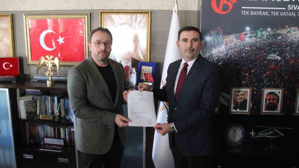 Sivas Belediye Başkanlığı için ilk adaylık başvurusu yapan Turan Topgül oldu