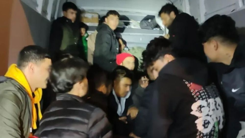 Şüpheli araçta 50 kaçak göçmen