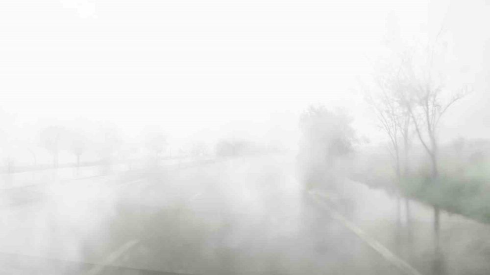Susurluk-Bandırma karayolunda  sis kendini gösterdi