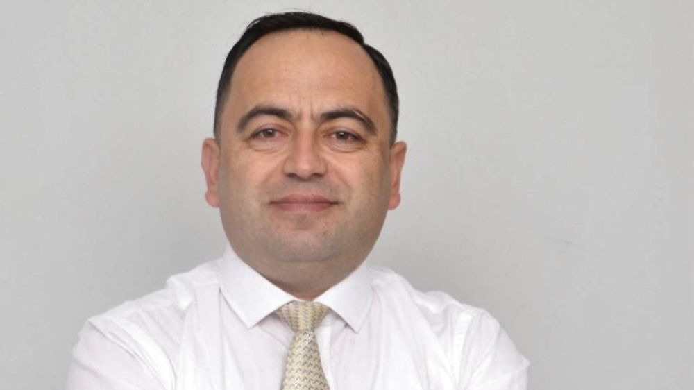 Süzener,  başvuru dosyasını İlçe Başkanı Mehmet Akkan’a teslim etti