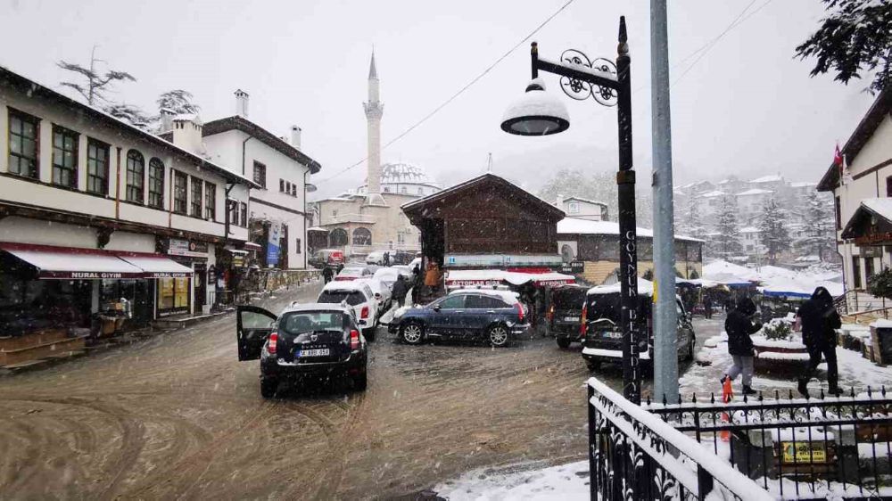 Tarihi Osmanlı kasabaları beyaz örtüyle kaplandı 