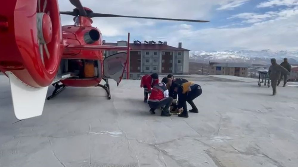 Van'da Acil Durum: Helikopter Ambulansla 78 Yaşındaki Hastanın Nakli Gerçekleştirildi