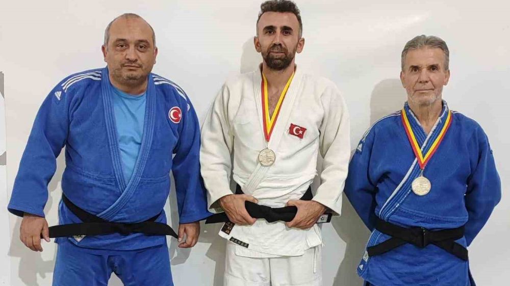 Yunusemreli veteran judoculardan Balkan Şampiyonluğu
