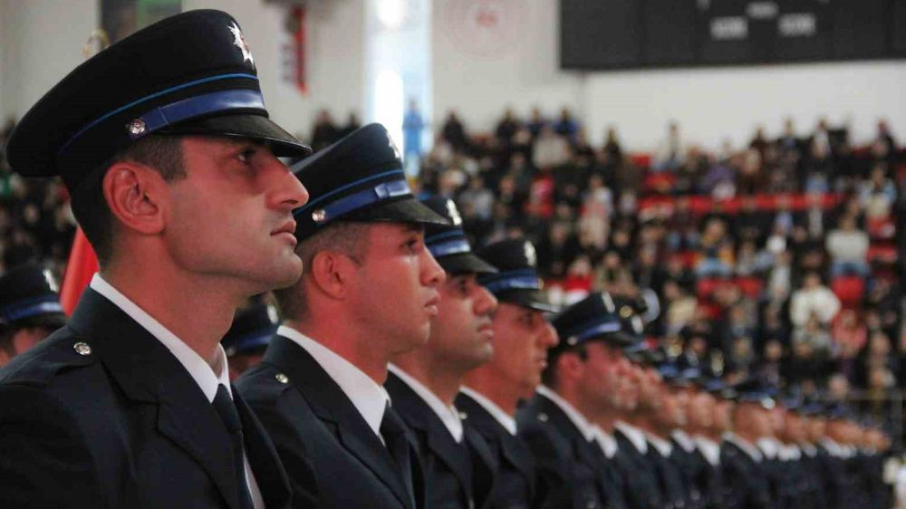373 polis adayı için mezuniyet töreni