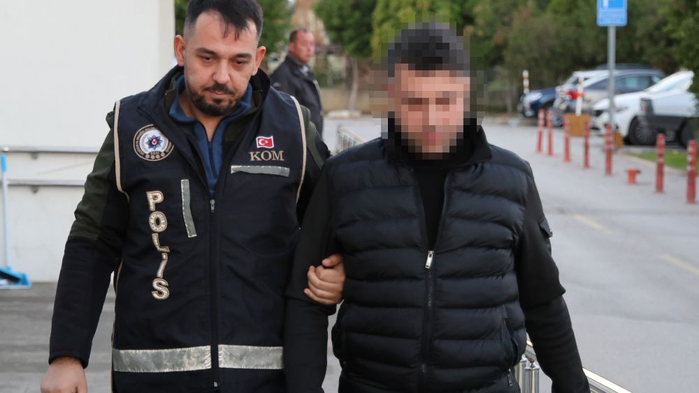 Adana Büyükşehir Belediyesine operasyon: 10 gözaltı