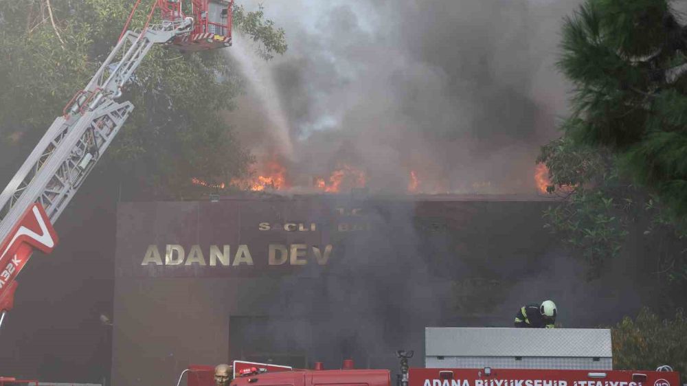 Adana’daki hastane yangınına müdahale devam ediyor