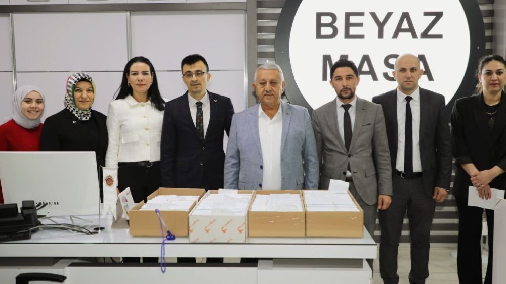 Afyonkarahisar Belediyesi 'Eğitime Destek' Projesi Kapsamında 3 Bin 690 Öğrenciye Burs Veriyor