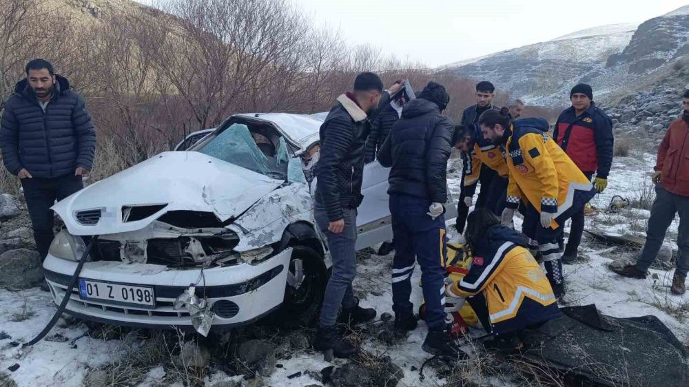 Ağrı’da meydana gelen kazada 3 kişi yaralandı