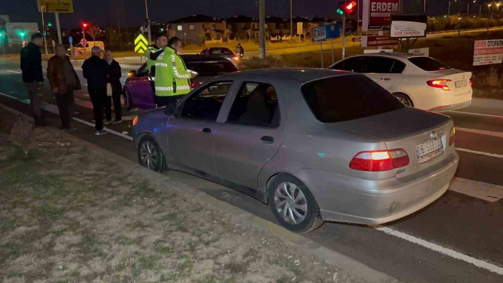 Aksaray'da 2 otomobil kafa kafaya geldi: 1 yaralı