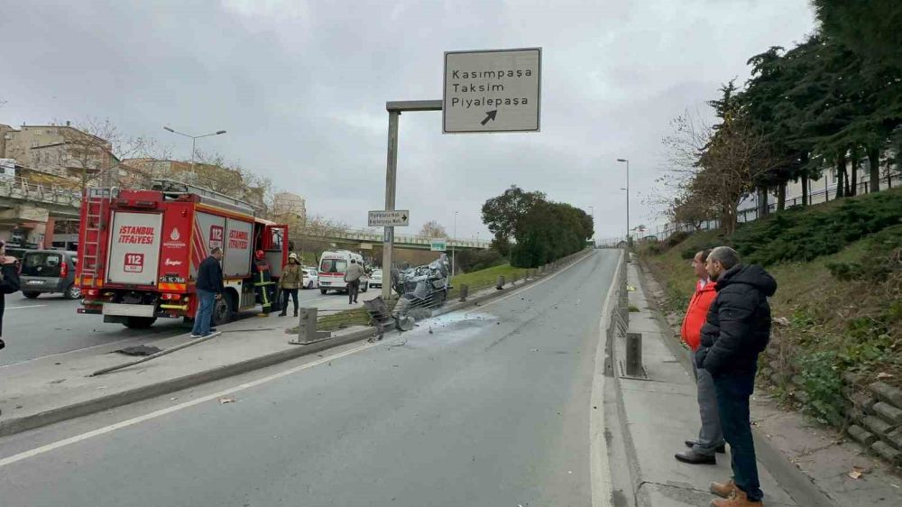 Alkollü sürücü kaza yaptı, kaçtı