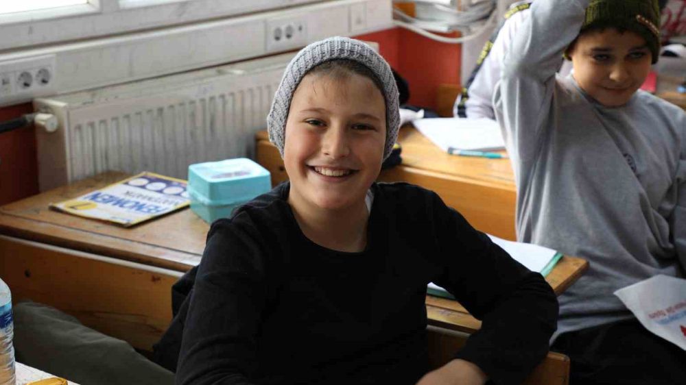 Almanya'da ki Türklerden depremzede çocuklara kış hediyesi