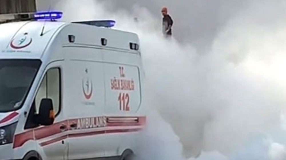 Ambulanstan çıkan esrarengiz duman korkuya neden oldu