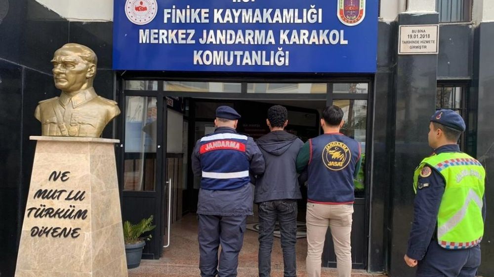 Antalya'da 375 şüpheli Jandarmaya yakalandı