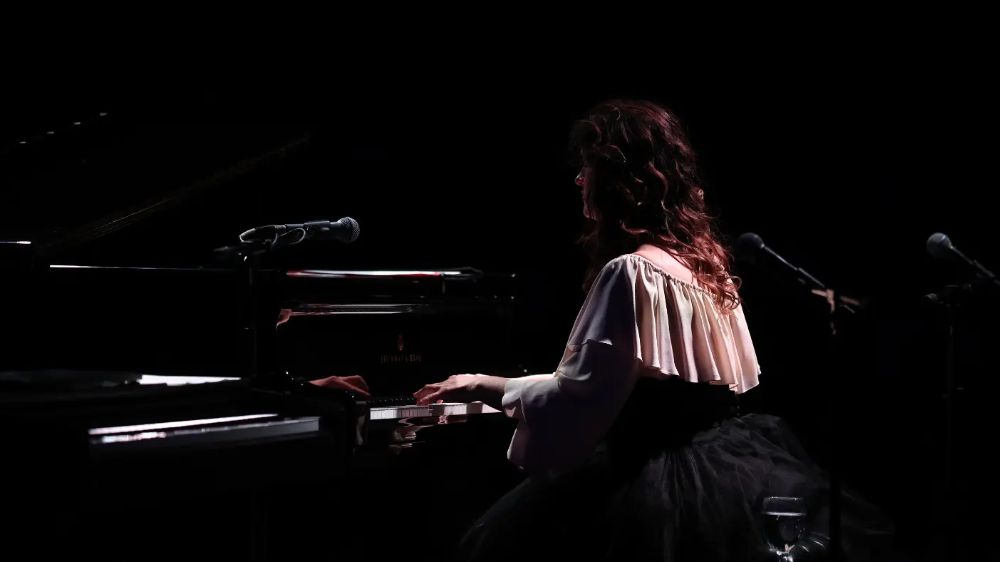 Antalya'da Anjelika Akbar’dan muhteşem konser