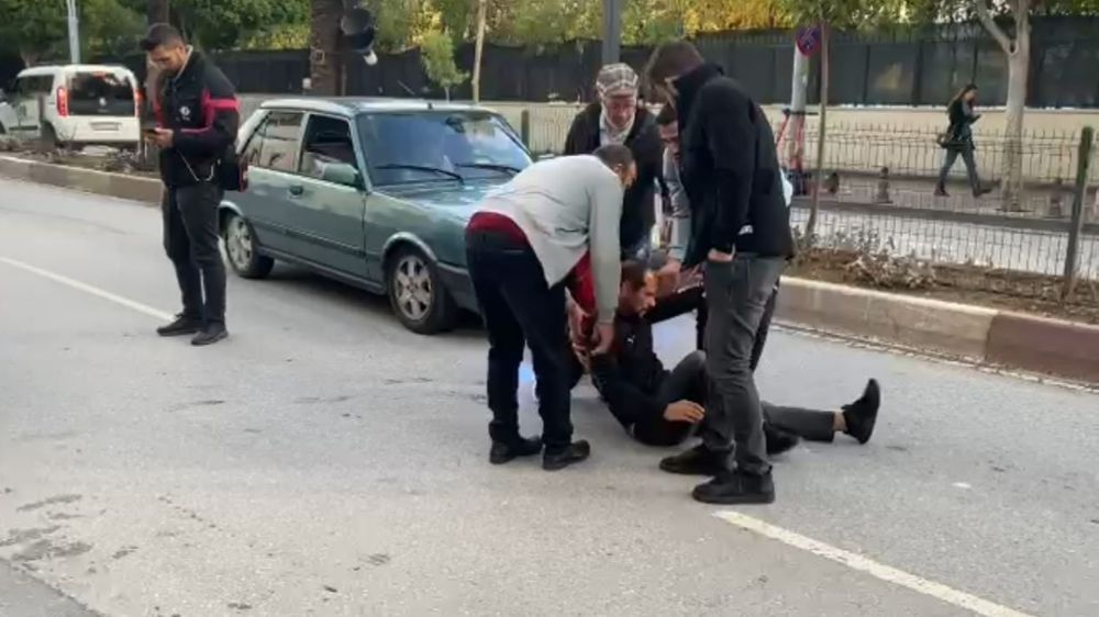 Antalya'da bisikletli yola savruldu, yaralandı