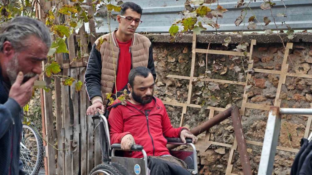 Antalya'da ev yangını: engelli genç son anda kurtarıldı