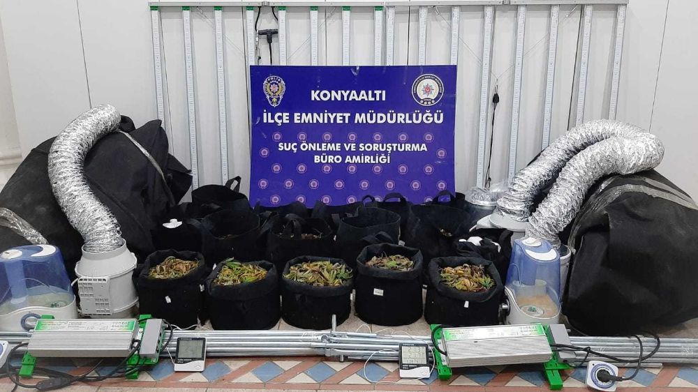 Antalya'da Evde Uyuşturucu İmalatı Yapan Şüpheli Yakalandı