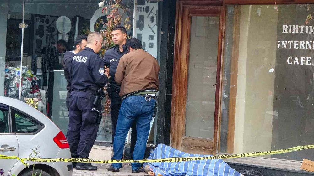 Antalya'da evsiz olan adam ölü bulundu