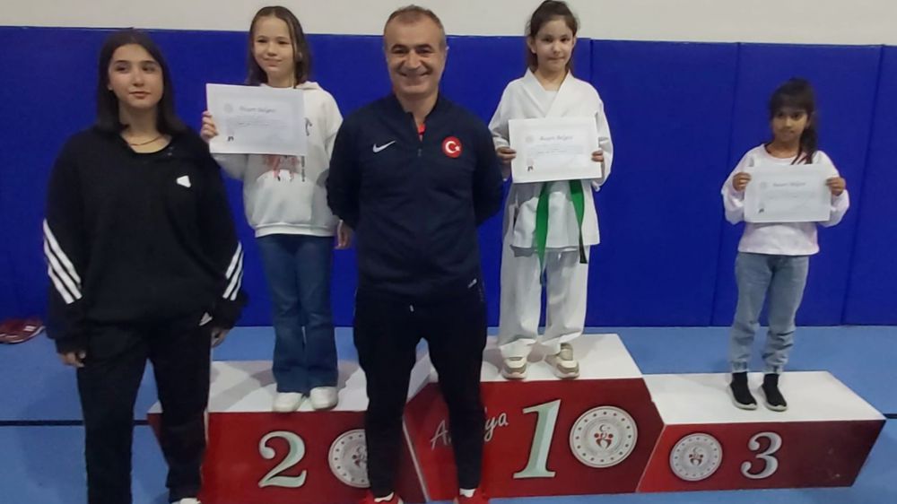 Antalya'da Gerçekleşen Karate Turnuvasında Kemer Belediyesi Takımı Zaferle Döndü