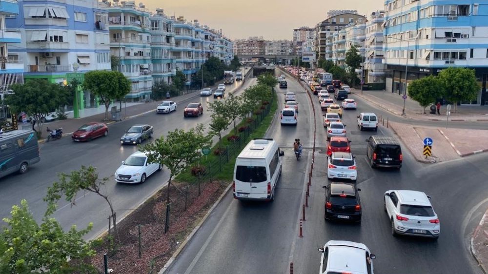 Antalya'da Motorlu Araç Sayısı 1 Milyon 440 Bin 643'e Ulaştı