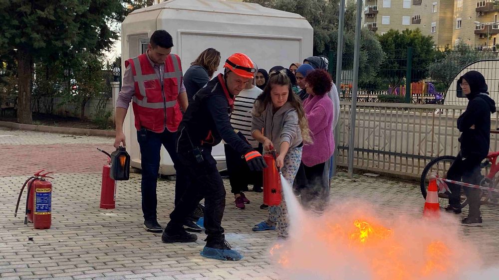 Antalya 'da öğrencilere yangın tatbikatı yapıldı