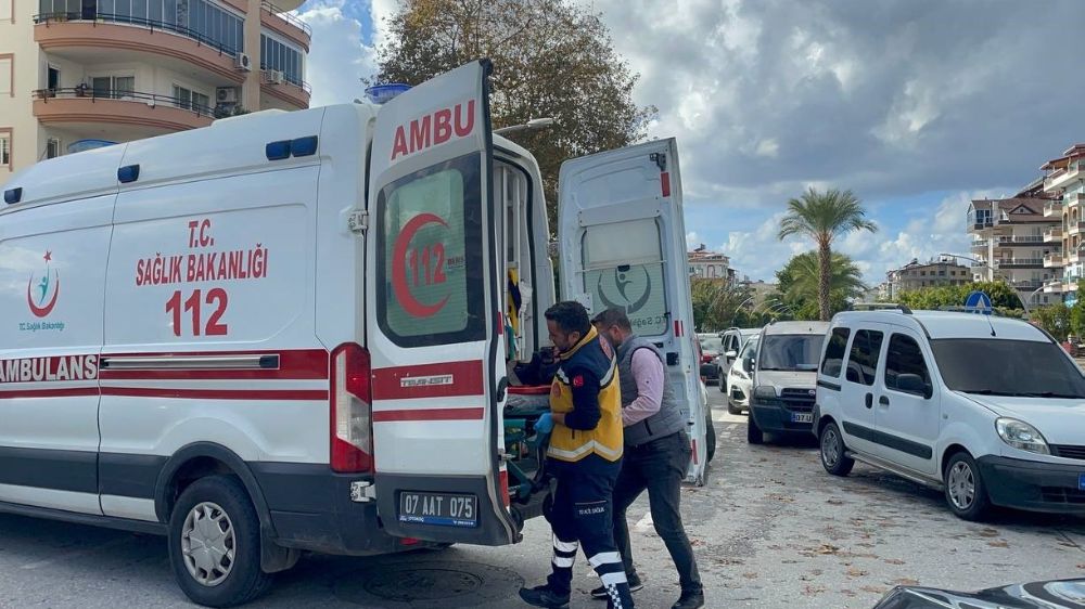 Antalya'da  otomobille motosikletin çarpıştığı kazada 2 kişi yaralandı