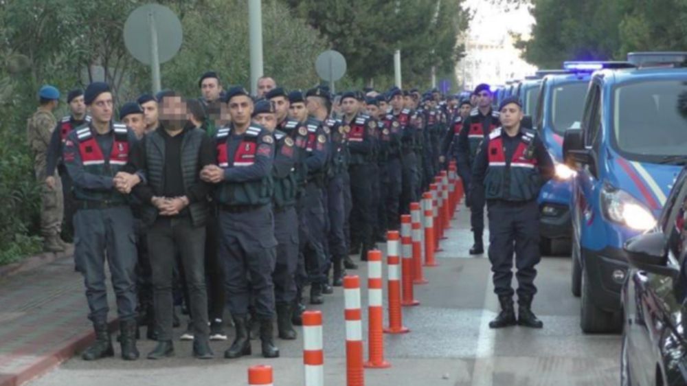 Antalya'da Suç Örgütü Çökertildi: 25 Tutuklama, 18 Adli Kontrol