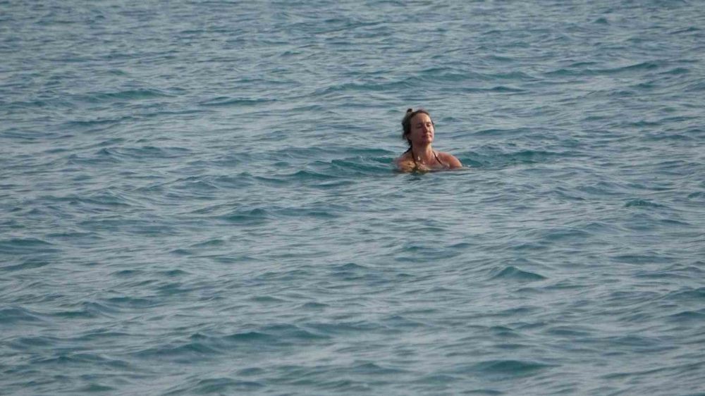 Antalya'da turistlerin deniz keyfi kameralara yansıdı