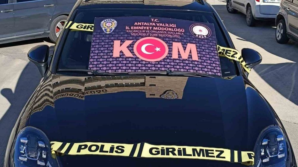 Antalya'da yasa dışı yollardan gelen lüks araçlara el konuldu
