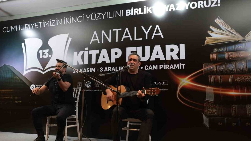 Antalya Kitap Fuarı’nda müzikal rüzgarı