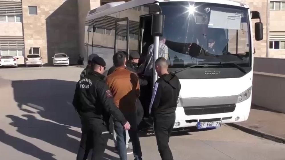 Antalya polisinin sıkı çalışması; 400 şüpheli yakalandı