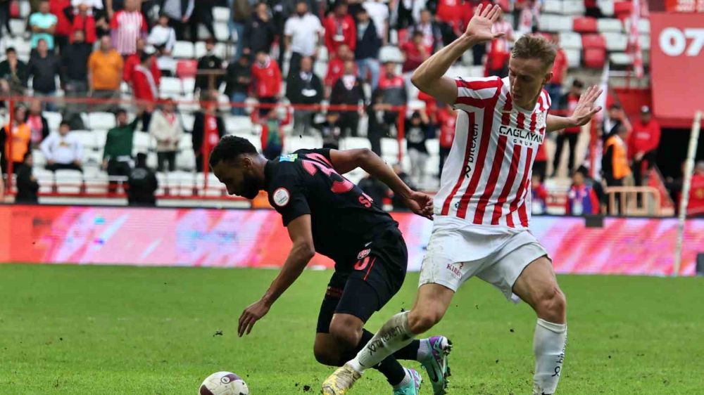 Antalyaspor, Fatih Karagümrük'ü 2-1 Mağlup Ederek 3 Puan Aldı
