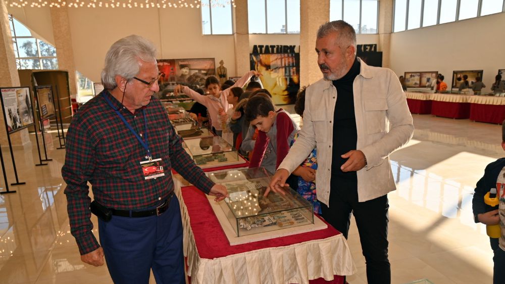  Atatürk Kültür Merkezi’nde açılan Gezici Çanakkale Müzesi Sergisine yoğun ilgi